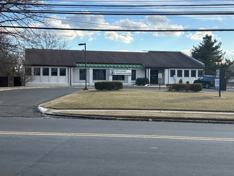 1 Corbett Way, Eatontown, NJ for lease - Building Photo - Image 2 of 5