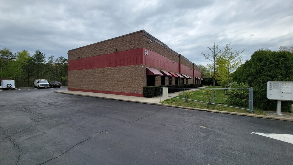 24 Old Dock Rd, Yaphank, NY 11980