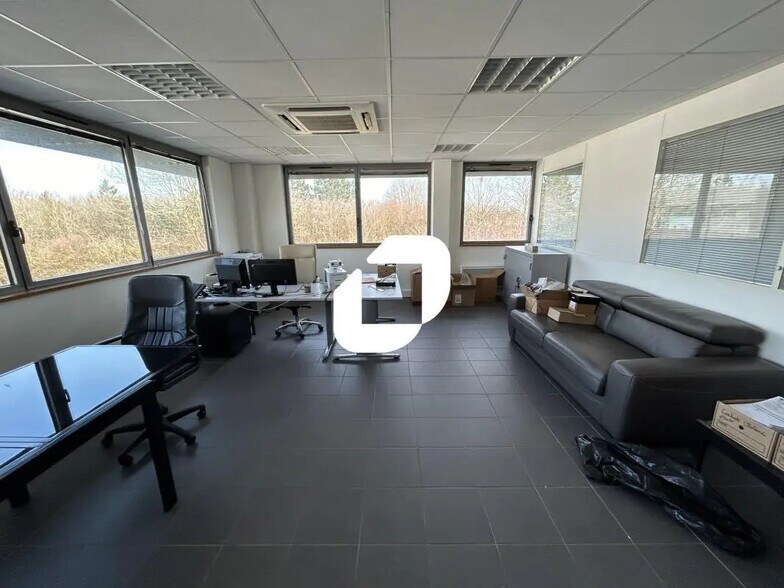 Office in Tigery for lease - Interior Photo - Image 2 of 5