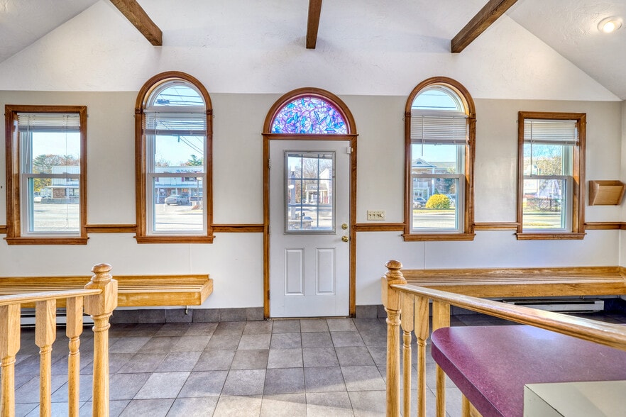 1342 Main St, Walpole, MA for sale - Interior Photo - Image 3 of 29