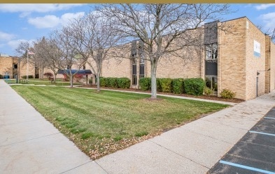 1110 Eldon Baker Dr, Flint, MI for lease - Building Photo - Image 3 of 16