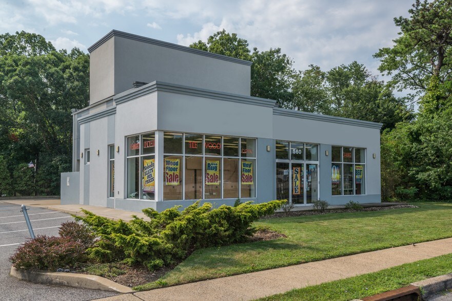 560 Sunrise Hwy, West Islip, NY 11795