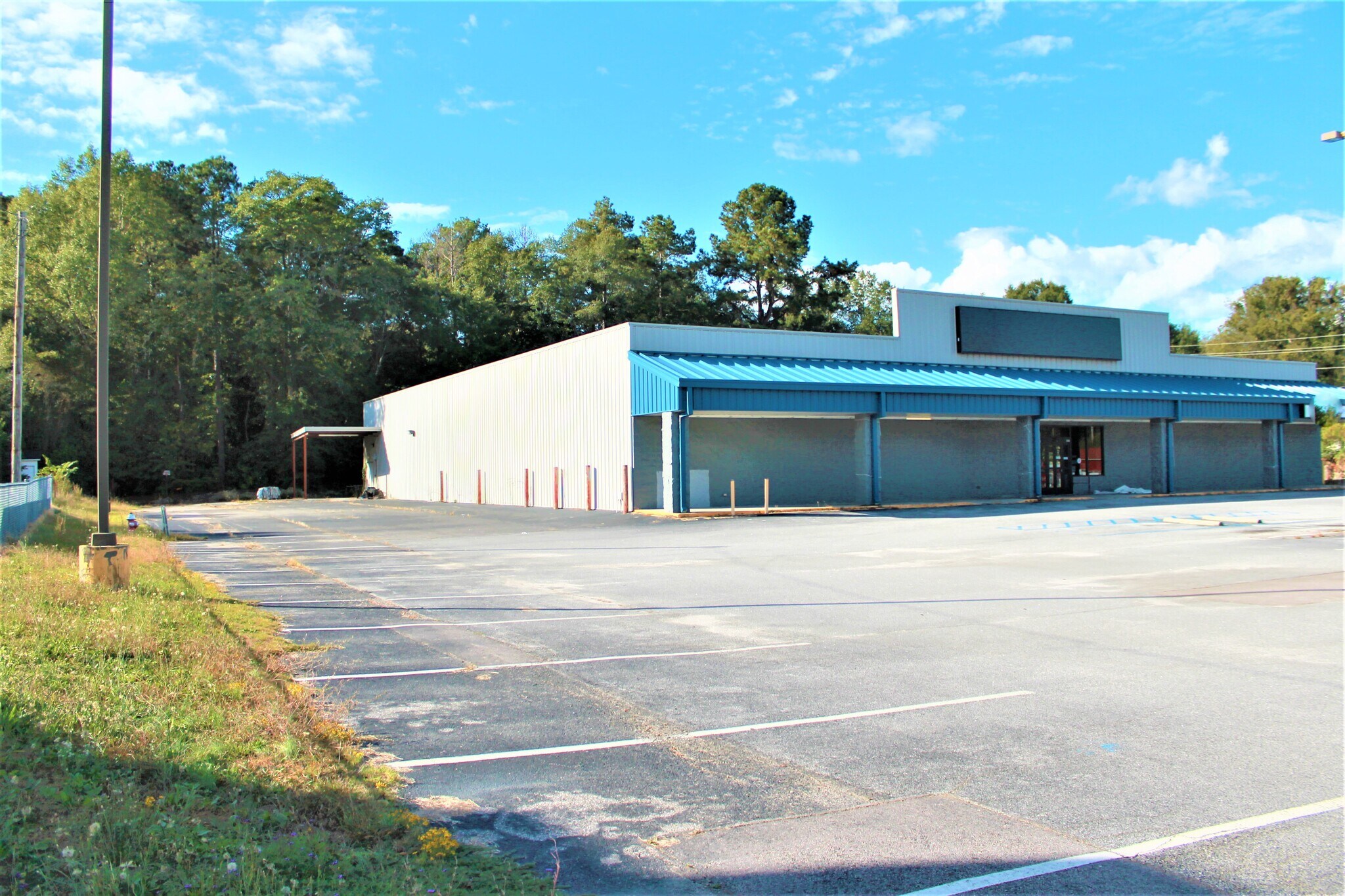 1521 Jefferson Davis Hwy, Camden, SC 29020 Fred's Discount Camden