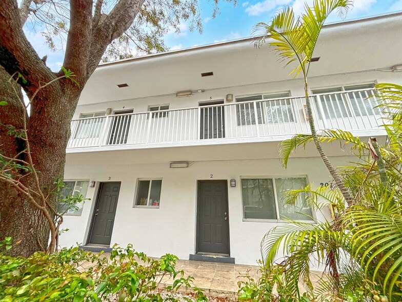 201 SW 21st Ct, Miami, FL for sale - Building Photo - Image 3 of 10
