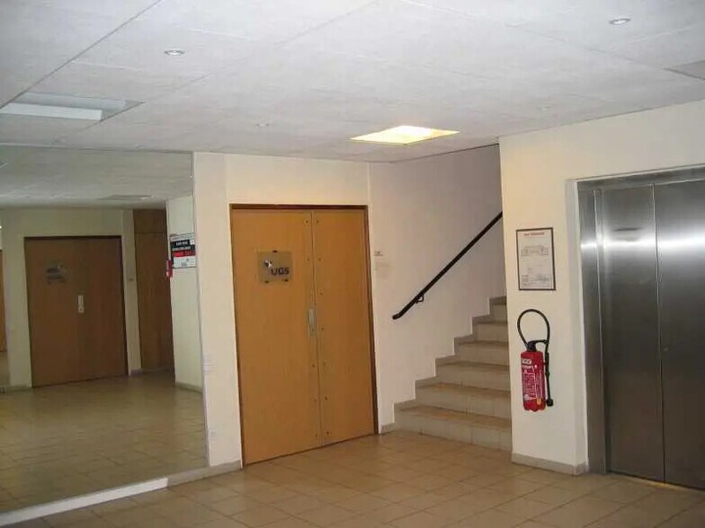 5 Bis Rue Du Petit Robinson, Jouy-en-Josas for lease - Lobby - Image 3 of 23