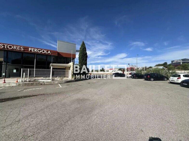 Retail in Fréjus for lease - Building Photo - Image 3 of 11