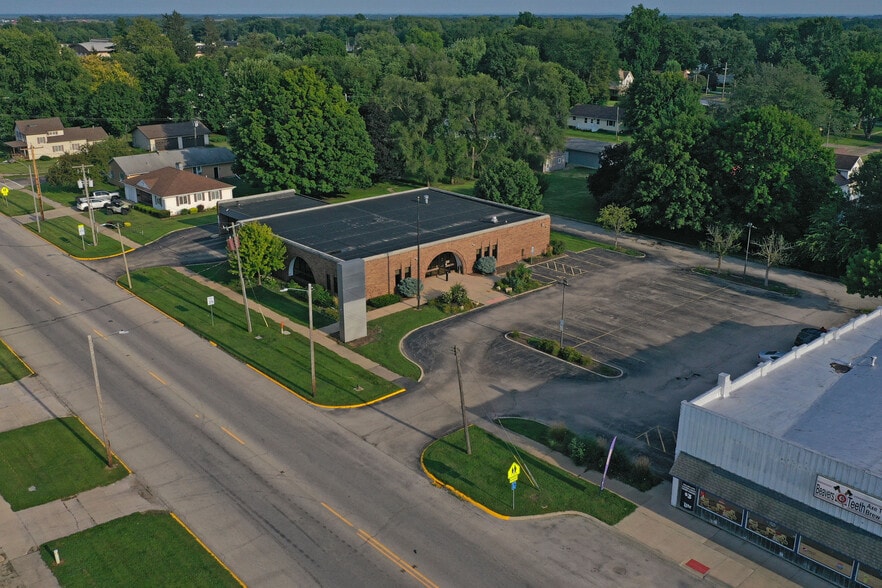 324 E Main St, Knoxville, IL for lease - Building Photo - Image 2 of 6