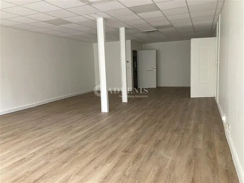 Office in Blois for lease Interior Photo- Image 1 of 4