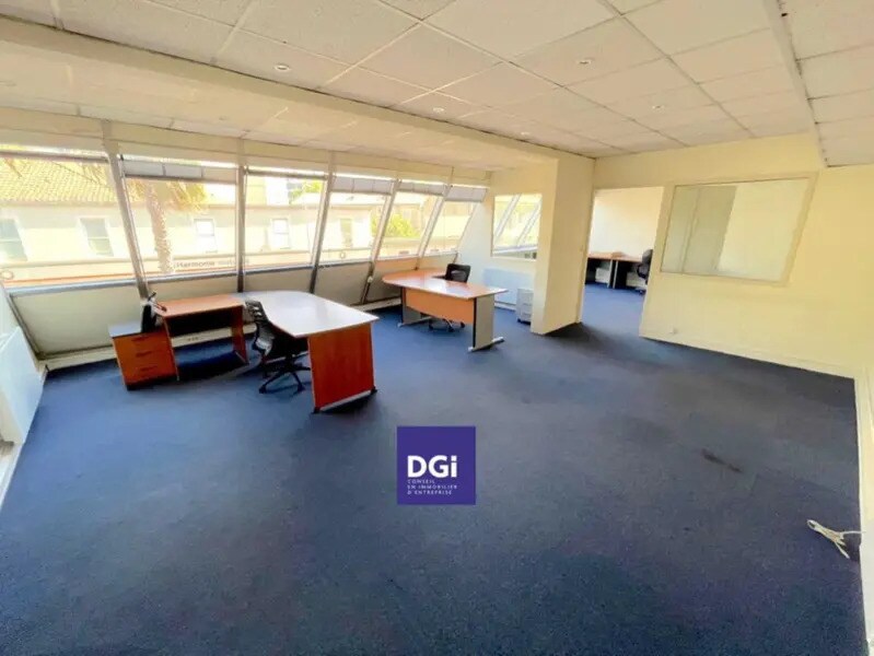 Location Bureaux 60 m² - Photo 1