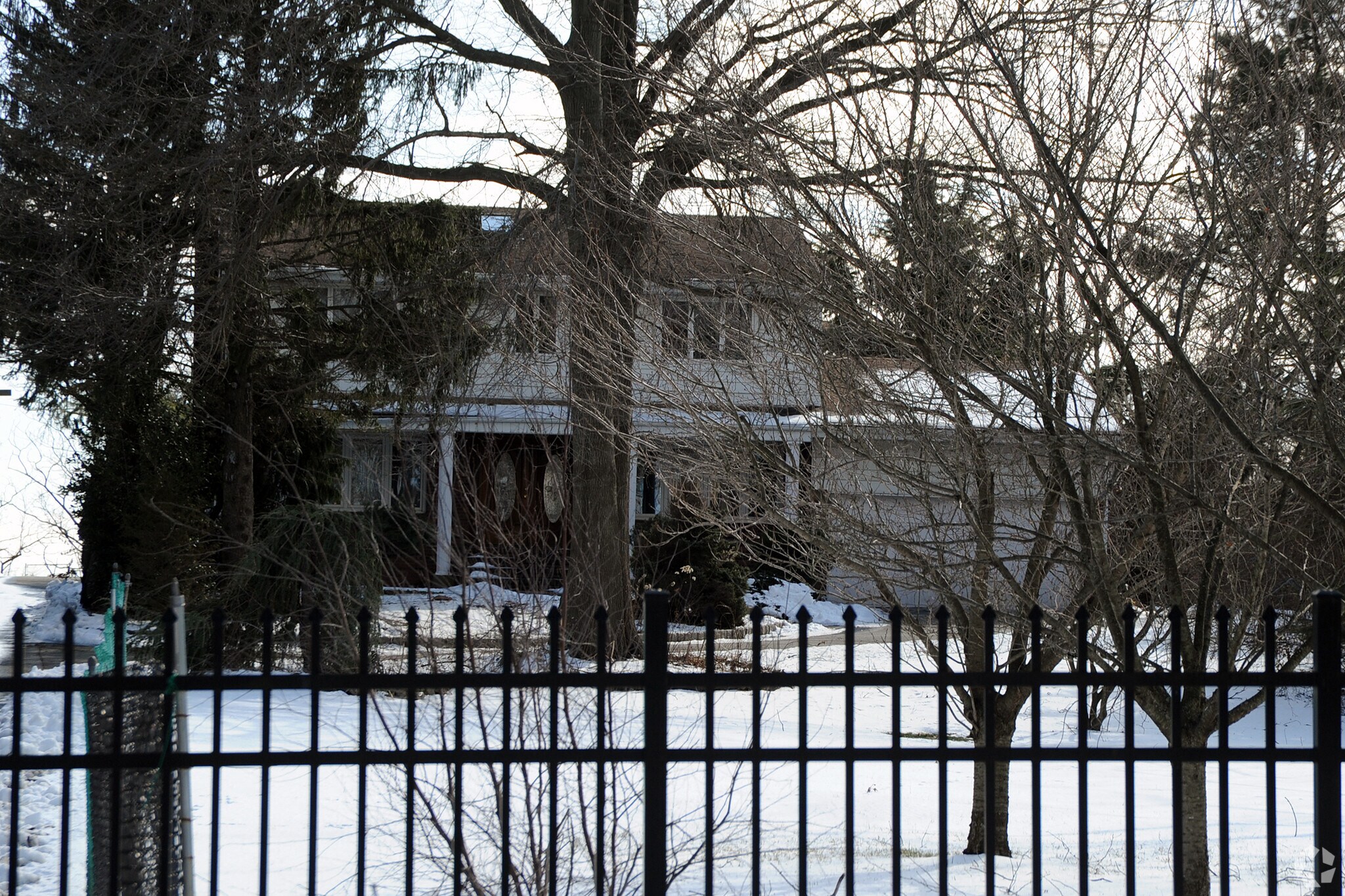 47-Runyons Runyons Ln, Edison, NJ for sale Primary Photo- Image 1 of 1