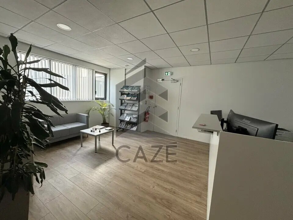 Office in Mérignac for sale Interior Photo- Image 1 of 7