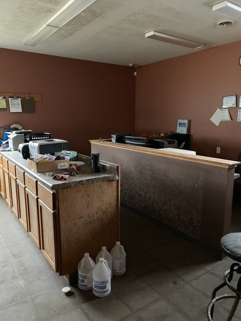 410 1st St SE, Oronoco, MN 55960 11.64 acres 6494 sq ft buildings