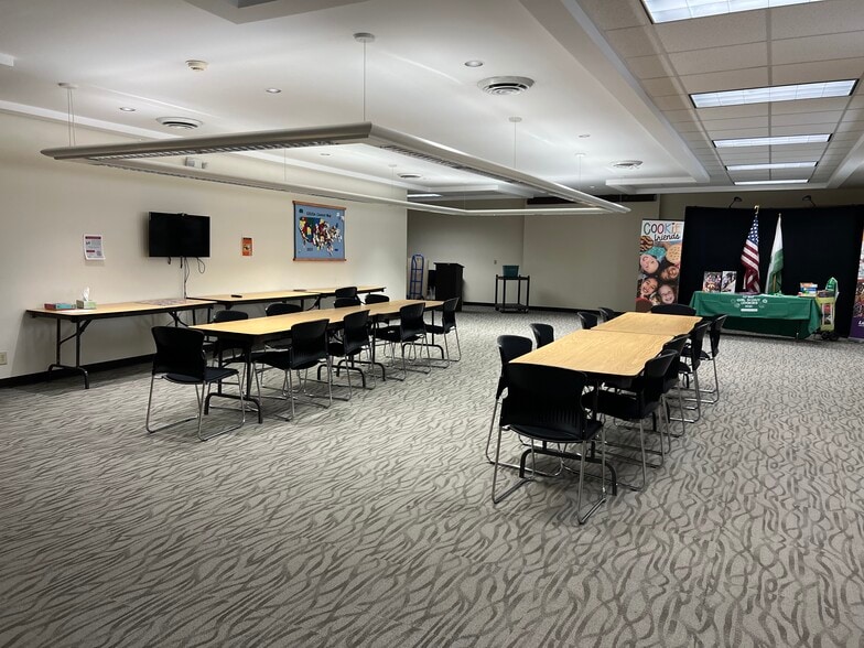 8 Mountain View Ave, Colonie, NY for sale - Interior Photo - Image 2 of 10