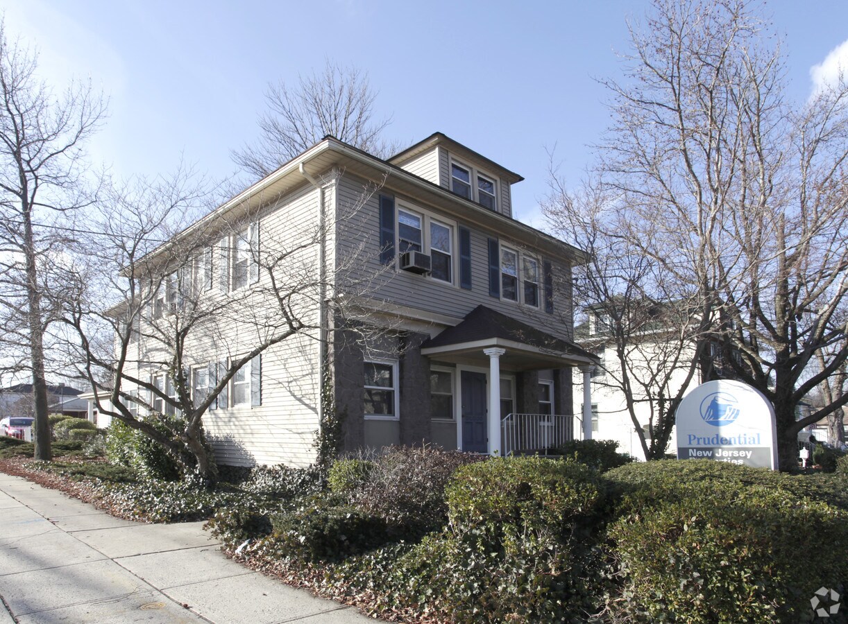 3 Amboy Ave, Metuchen, NJ 08840