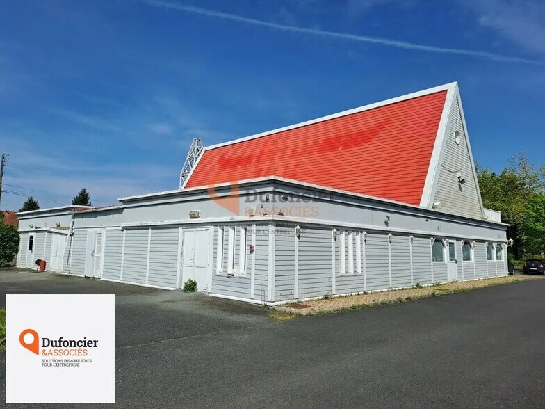 Retail in Poitiers for lease - Building Photo - Image 3 of 10