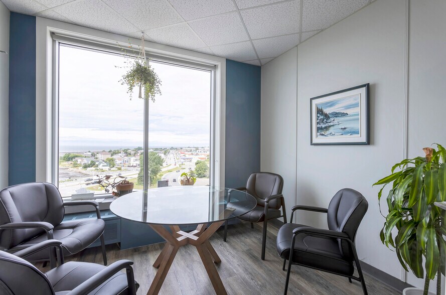 320 Rue Saint-Germain E, Rimouski, QC for lease - Interior Photo - Image 3 of 5