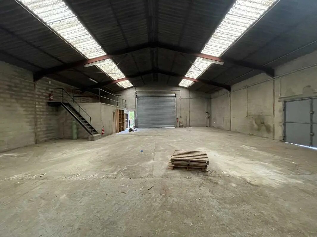 Industrial in Allonne for lease Building Photo- Image 1 of 8