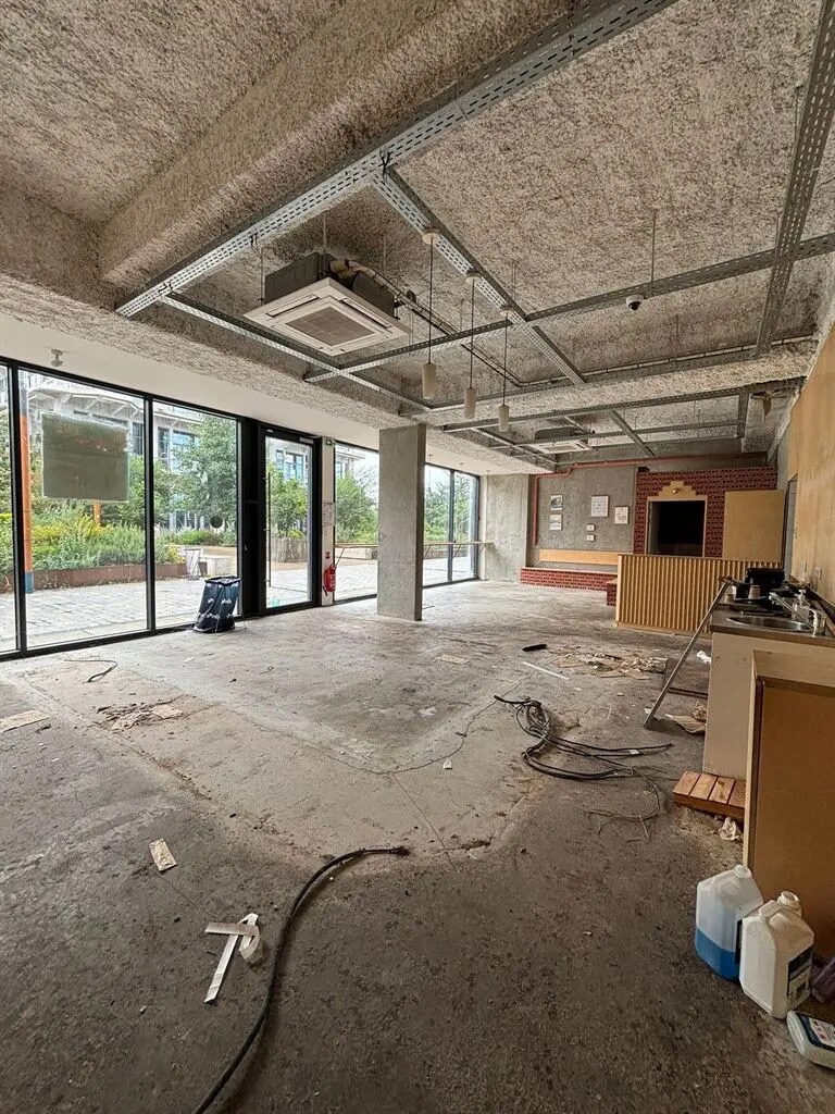 Retail in Pantin for lease Building Photo- Image 1 of 4