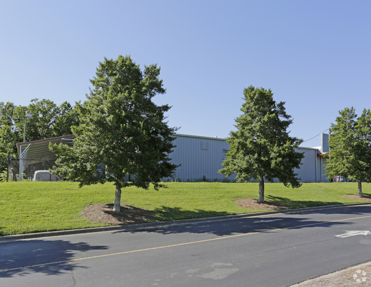 7511 E Independence Blvd, Charlotte, NC for sale - Building Photo - Image 3 of 4