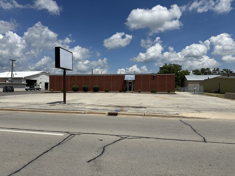 1480 N Hobbie Ave, Kankakee, IL for lease - Building Photo - Image 1 of 20