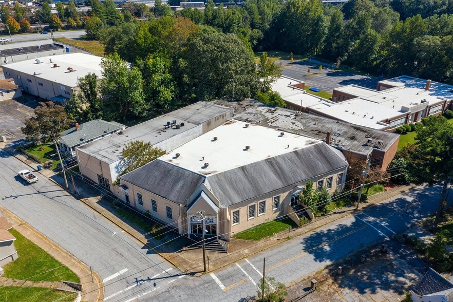 2130 Newnan St, East Point, GA for sale - Building Photo - Image 2 of 17