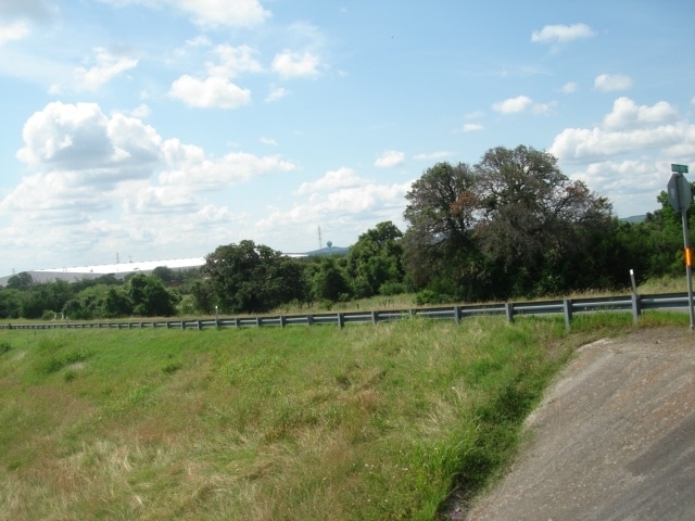 835 N Creek Rd, Comfort, TX for sale - Building Photo - Image 1 of 1