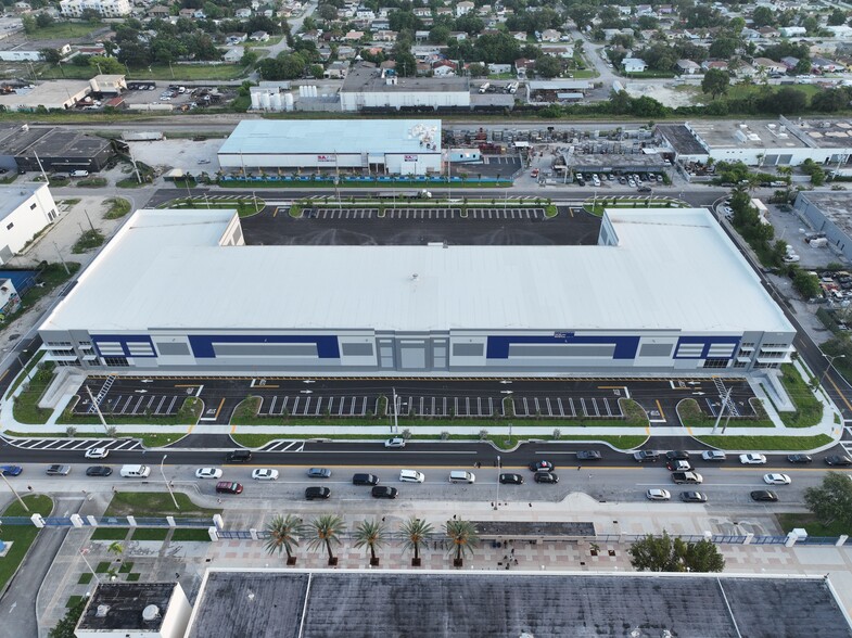 1010 NW 72nd St, Miami, FL for lease - Building Photo - Image 1 of 7