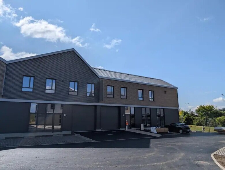 1 Rue René Dubos, Groslay for lease - Building Photo - Image 1 of 16
