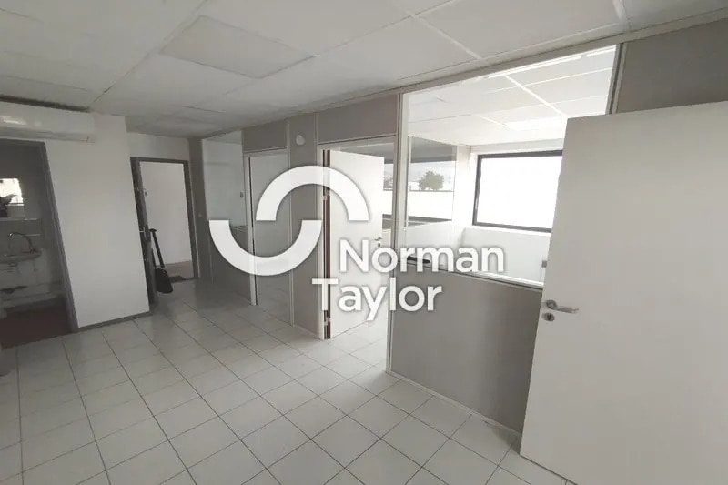 Flex in Mauguio for lease - Interior Photo - Image 3 of 7