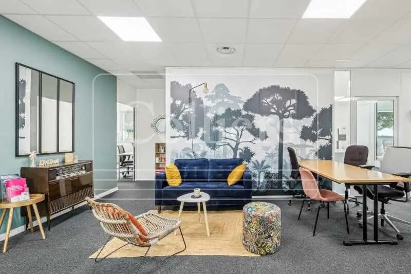 Office in Cassis for sale Building Photo- Image 1 of 13