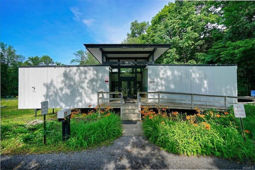 162 Bloomingburg Rd, Middletown, NY for sale - Primary Photo - Image 1 of 1