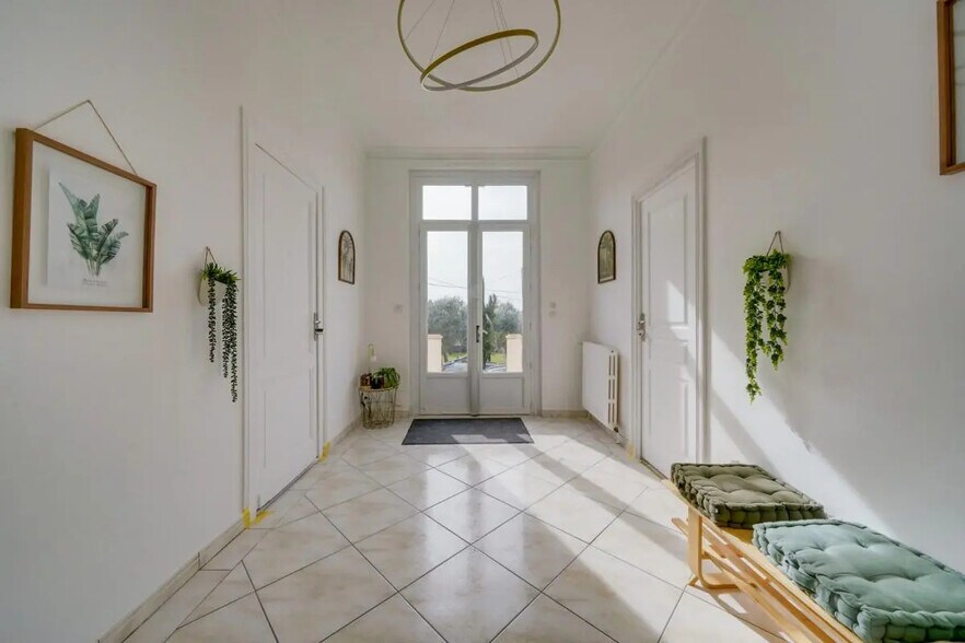 Office in Libourne for lease - Interior Photo - Image 2 of 8