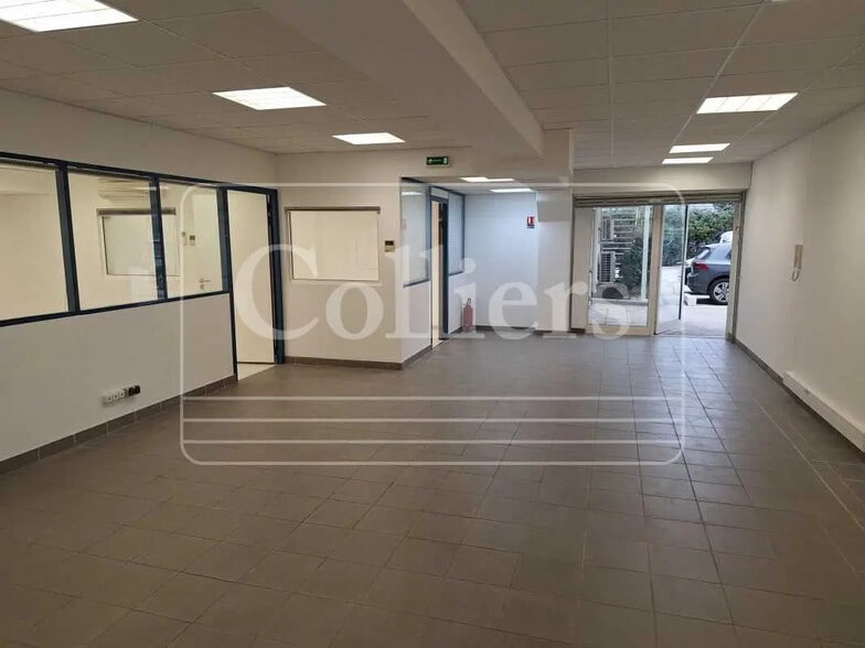 Office in Marseille for lease - Interior Photo - Image 3 of 7