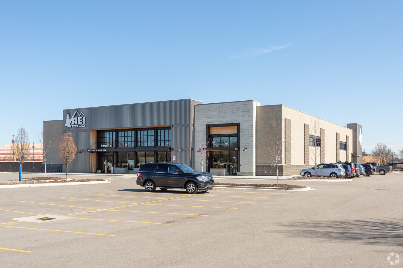 3195 SE 28th St, Grand Rapids, MI 49512