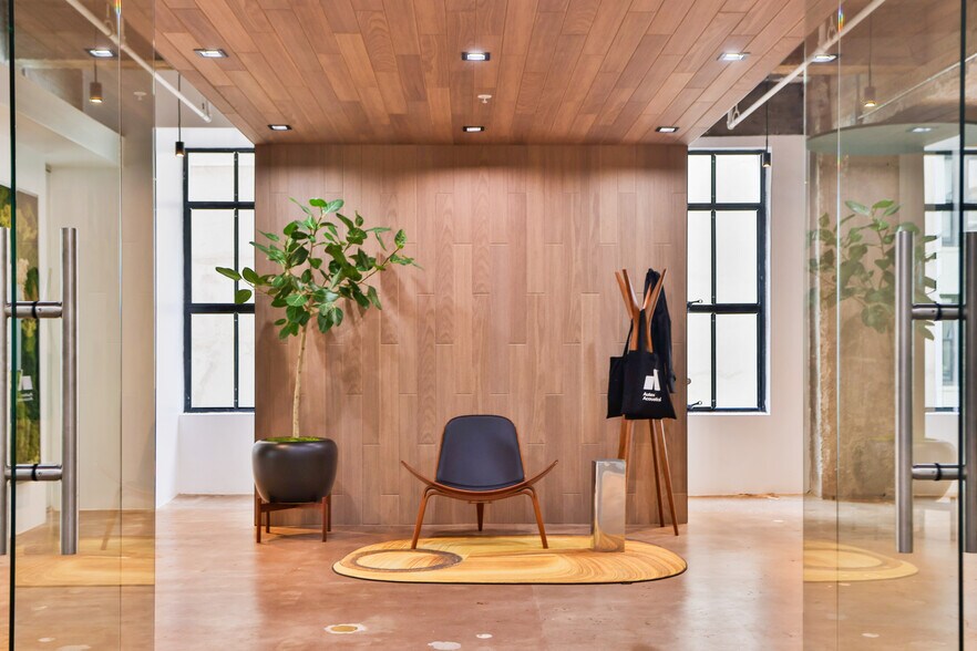 742-748 S Hill St, Los Angeles, CA for lease - Interior Photo - Image 1 of 61