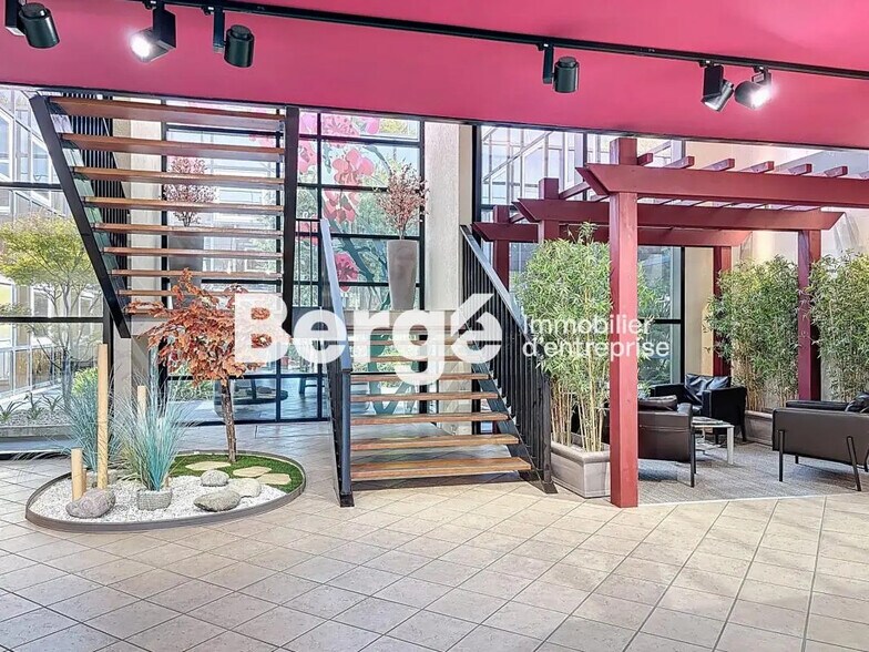 Office in SOPHIA ANTIPOLIS for lease - Building Photo - Image 2 of 13