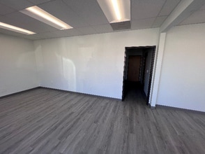 7020 Hayvenhurst Ave, Van Nuys, CA for lease Interior Photo- Image 2 of 9