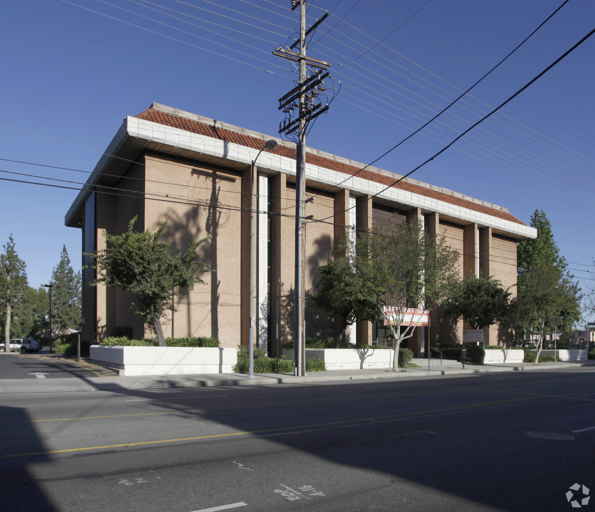 6725 Kester Ave, Van Nuys, CA for sale Primary Photo- Image 1 of 24