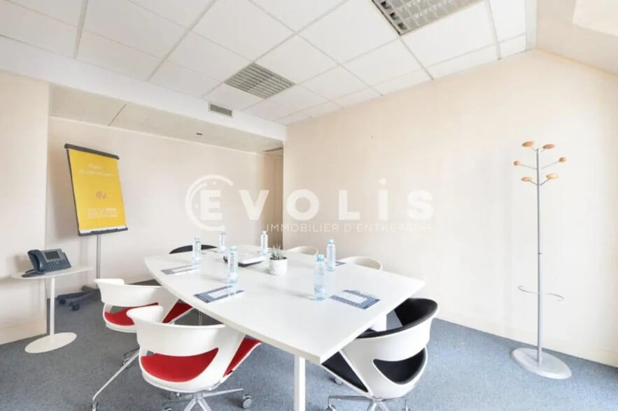 Office in Paris for lease - Interior Photo - Image 1 of 11