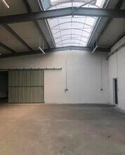 Retail in Nanteuil-lès-Meaux for lease Interior Photo- Image 2 of 3