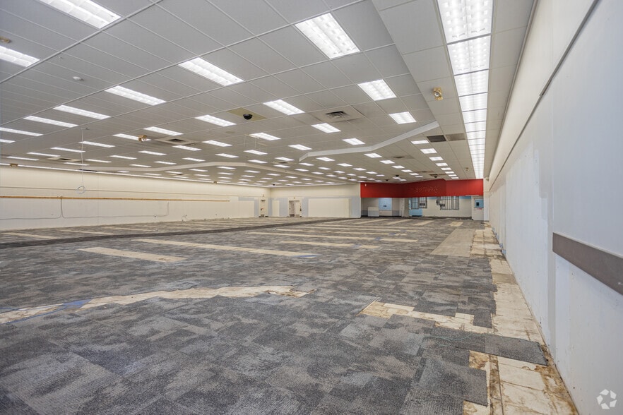 700 W Main St, Norman, OK for sale - Interior Photo - Image 2 of 20