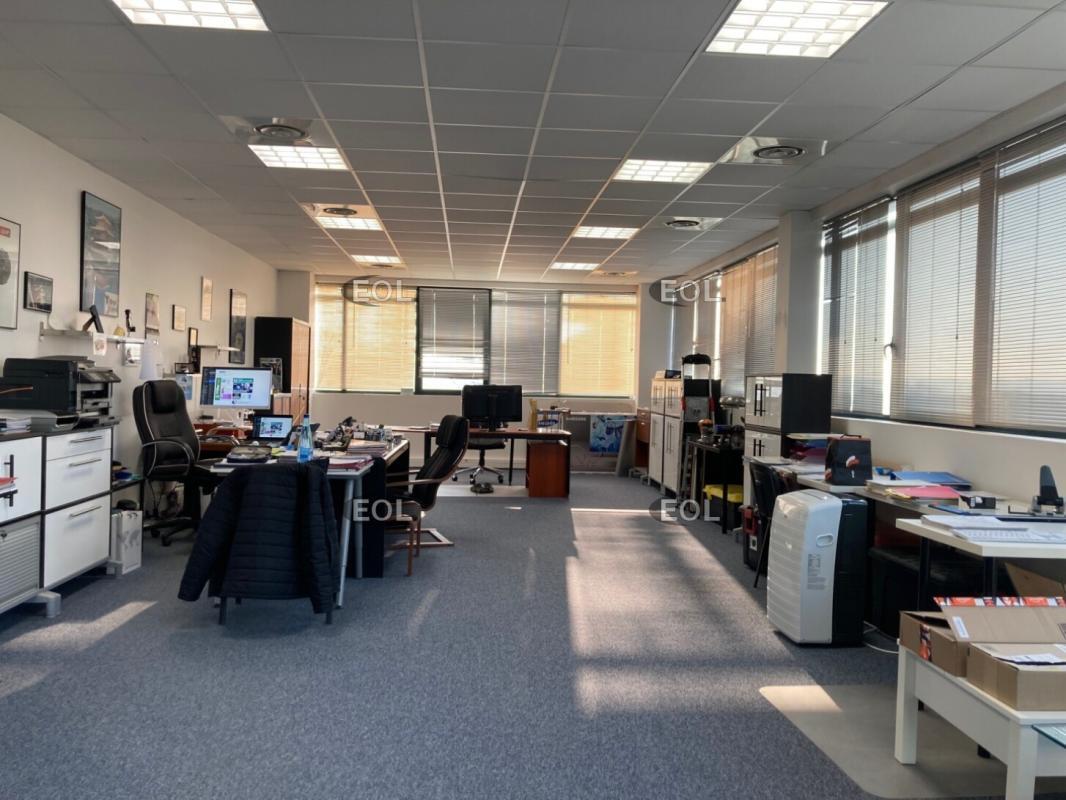 Office in Créteil for lease Interior Photo- Image 1 of 2