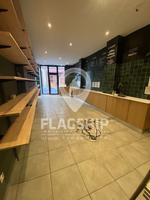 Retail in Paris for lease Building Photo- Image 1 of 7