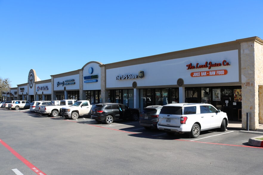 215 W Bandera Rd, Boerne, TX for lease - Building Photo - Image 2 of 6