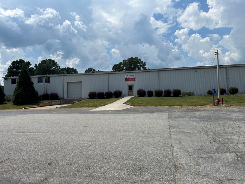 1557 Saint Joseph Ave, East Point, GA for lease - Building Photo - Image 1 of 12