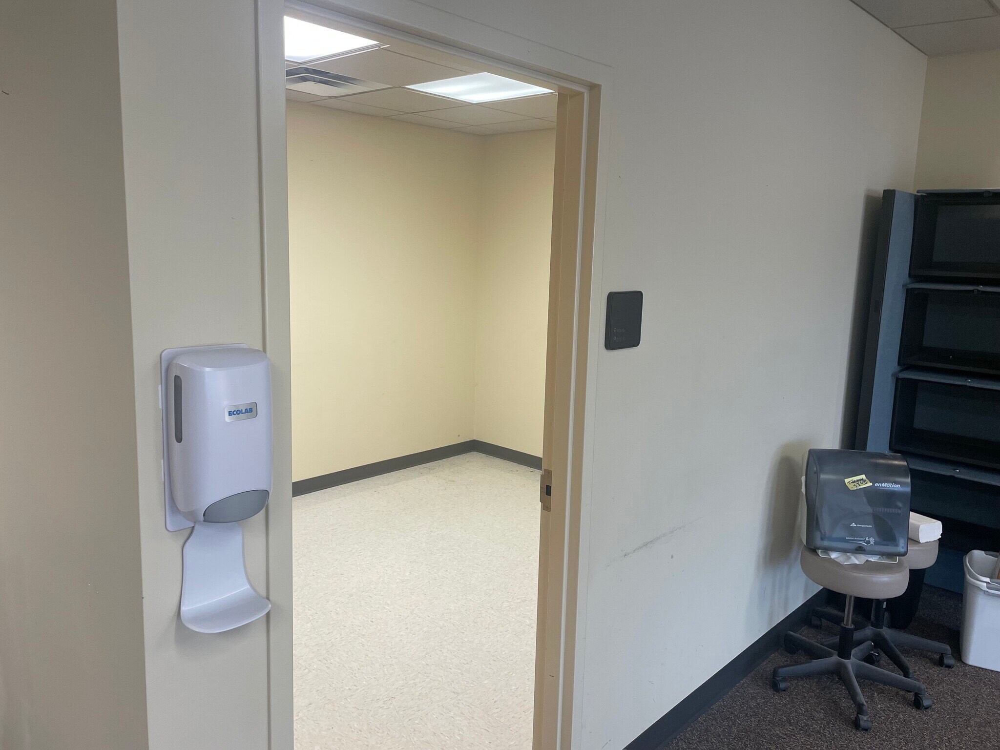 4005 Fountain Valley Dr, Knoxville, TN 37918 Halls Medical Plaza