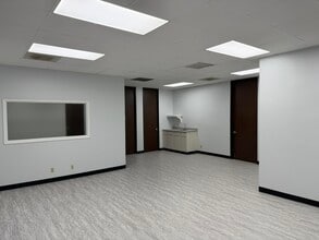 3605 Willowbend Blvd, Houston, TX for lease Interior Photo- Image 2 of 4