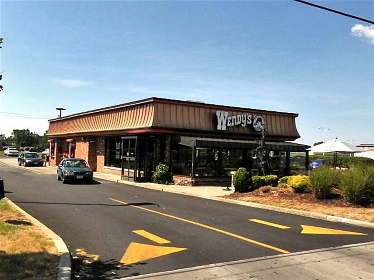 2866 Navarre Ave, Oregon, OH 43616