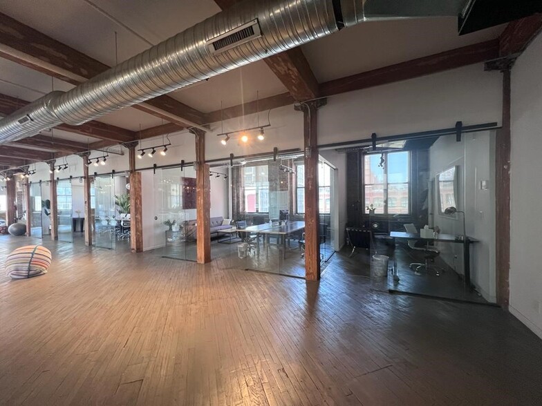 231 Front St, Brooklyn, NY for lease - Interior Photo - Image 1 of 24