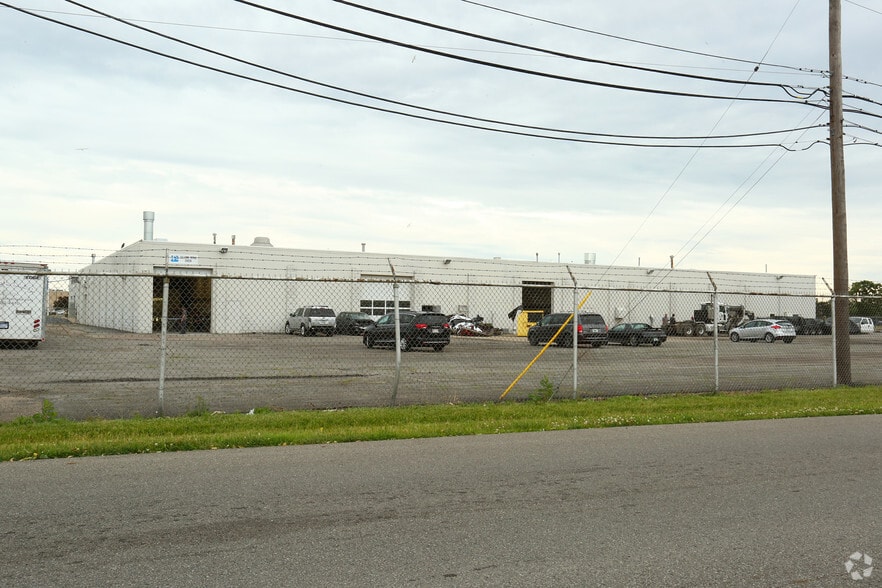 16600 Fort St, Southgate, MI for lease - Building Photo - Image 2 of 5